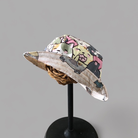 NWOT HANDMADE REVERSIBLE Cotton Bucket Hat Japanese character cats 19-20.5” - Picture 2 of 8